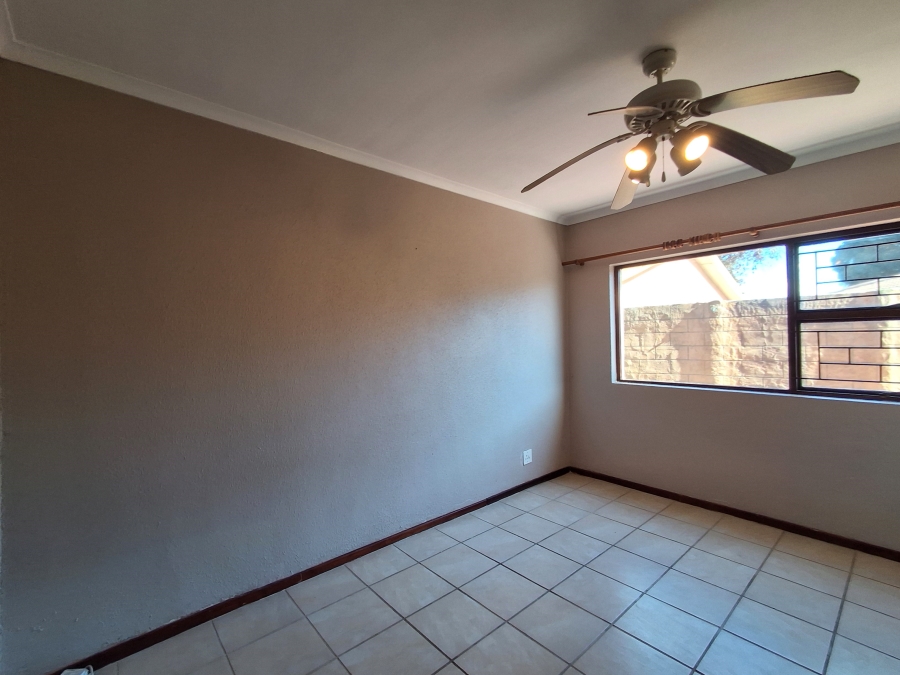 To Let 2 Bedroom Property for Rent in Jagtershof Western Cape